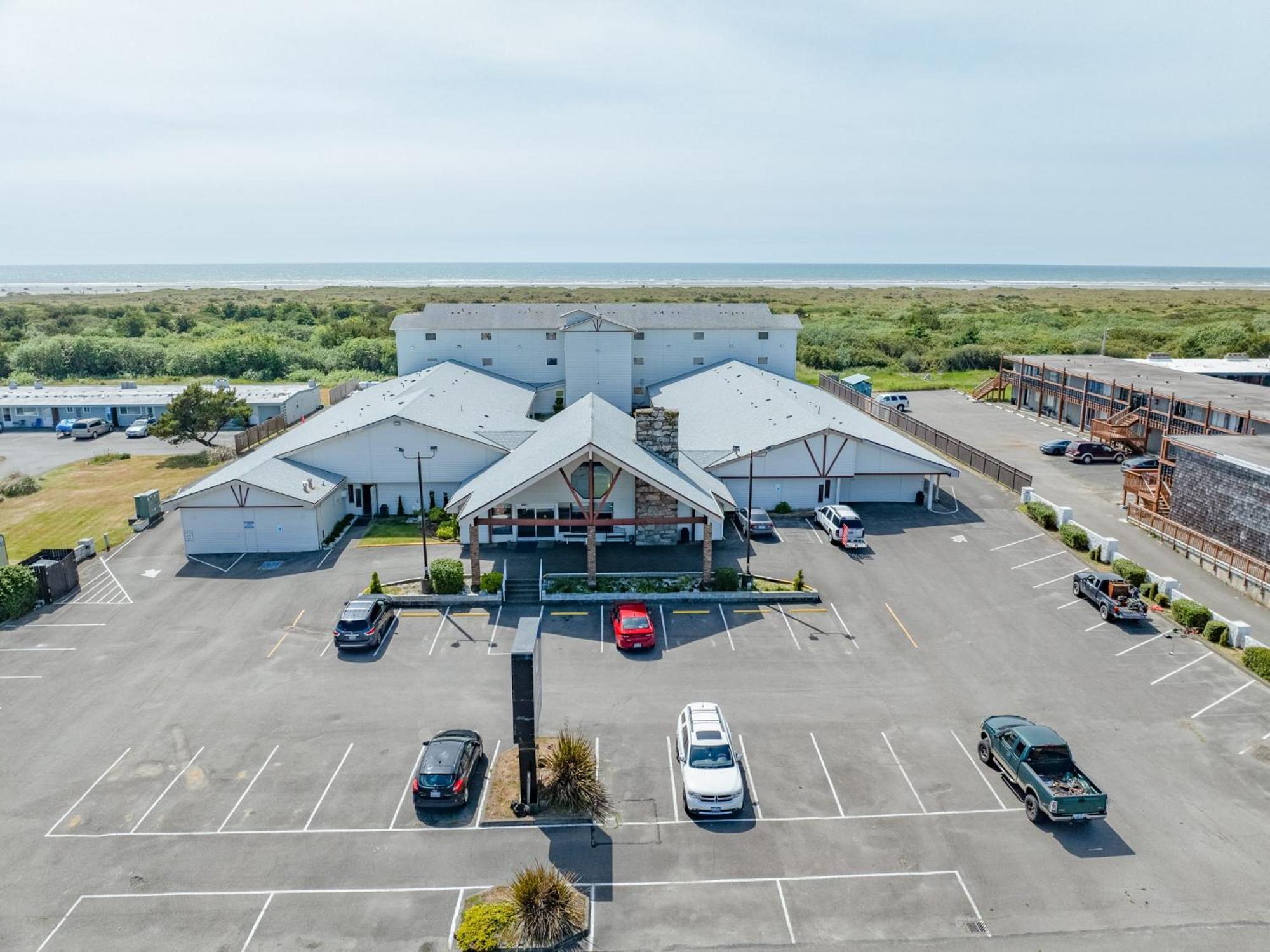 Coratel Inn And Suites By Jasper Ocean Shores Exterior photo